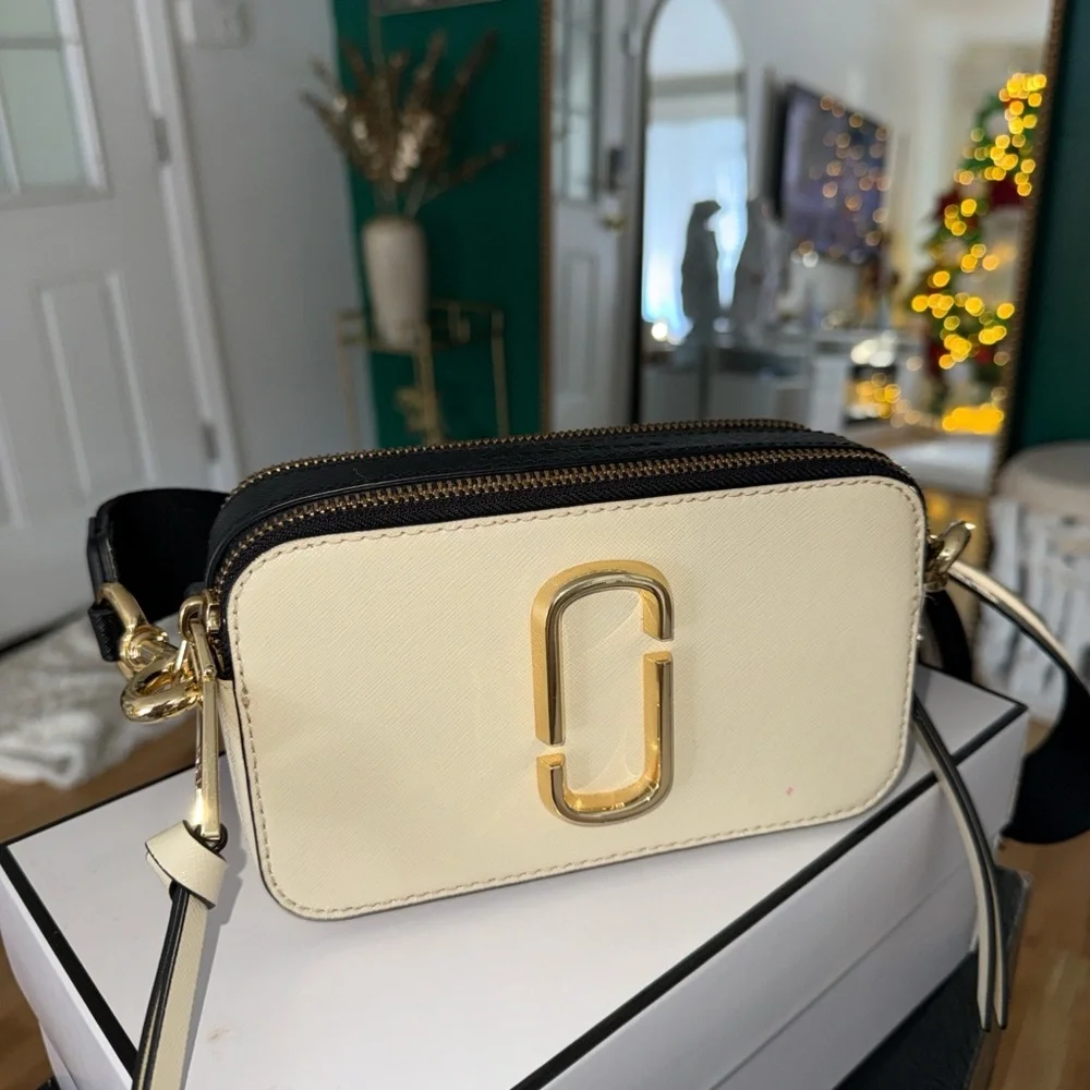 Marc Jacobs Black and Cream Crossbody Bag - Picture 2 of 5